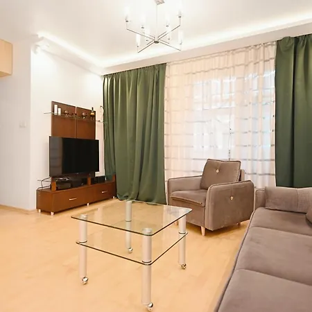 Victus Functional With Parking And Balcony By Renters * סופוט